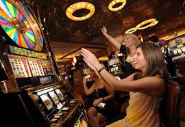 Tampilan kategori permainan suka288 menampilkan slot, live dealer, dan sepak bola
